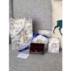 디올 24 Lady Dior Gardenia 에나멜 미니 지갑 11x9cm