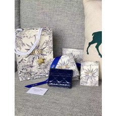 디올 24 Lady Dior Gardenia 에나멜 미니 지갑 11x9cm