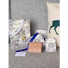 디올 24 Lady Dior Gardenia 에나멜 미니 지갑 11x9cm