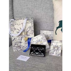 디올 24 Lady Dior Gardenia 에나멜 미니 지갑 11x9cm