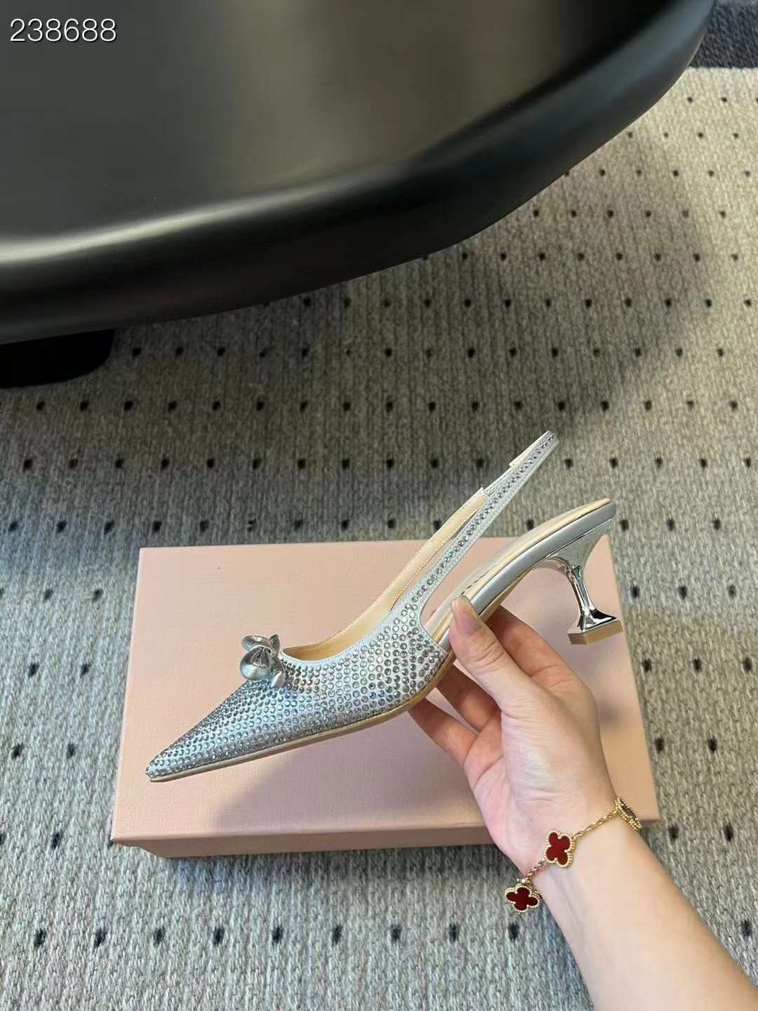 미우미우 24ss 새틴 슬링백 펌프스 굽 5.5cm