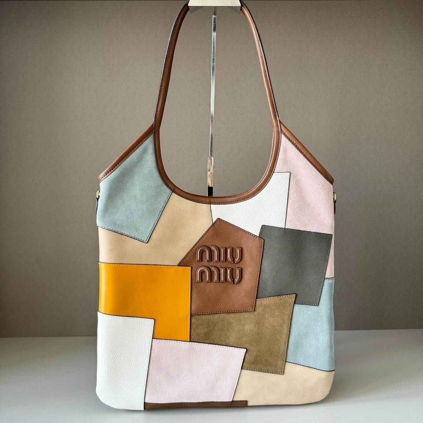 미우미우 아이비 레더 5BG231 35x40cm